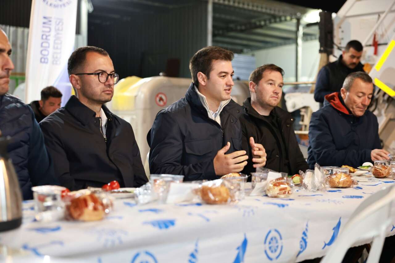 Başkan Tamer Mandalinci Temizlik İşleri Personeliyle Sahurda Buluştu 11